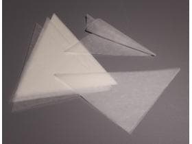 Spritzpapier aus gebl. Pergamin 40 gm2, fettdicht, 22 x 22 x 30 cm, Dreieck,