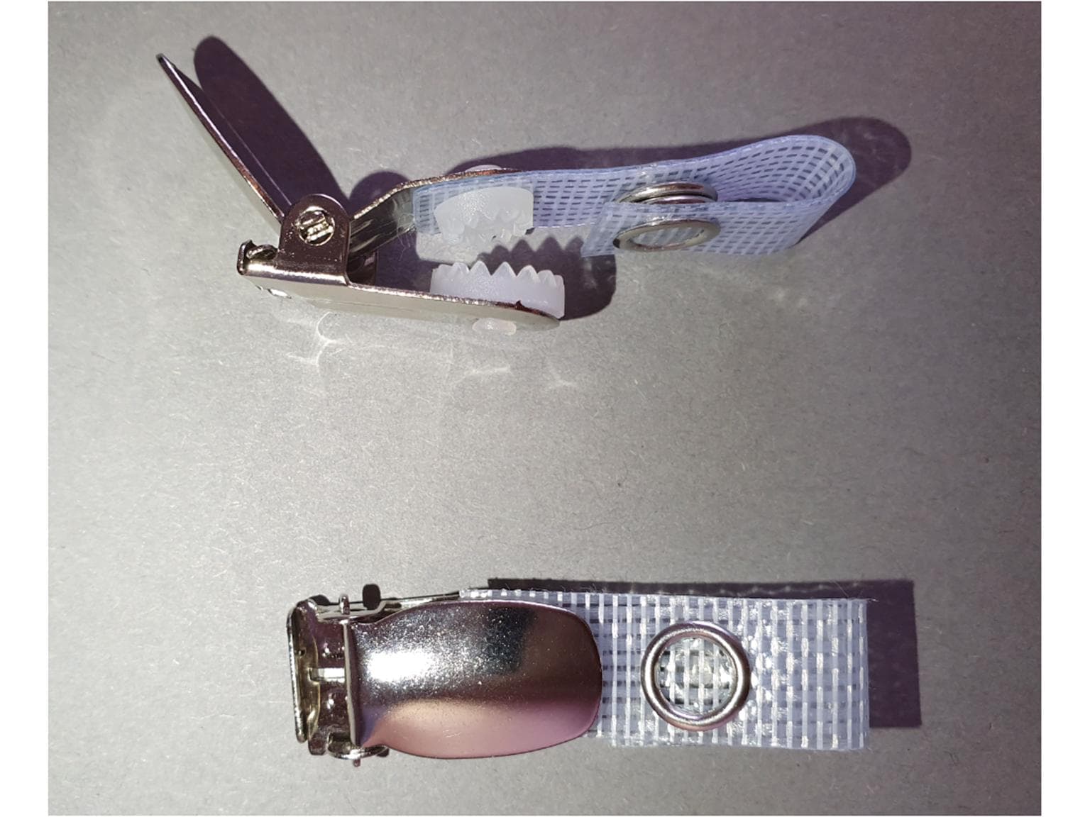 Metallclip Fingernagelform für JoJo Kittelflaschenhalterung