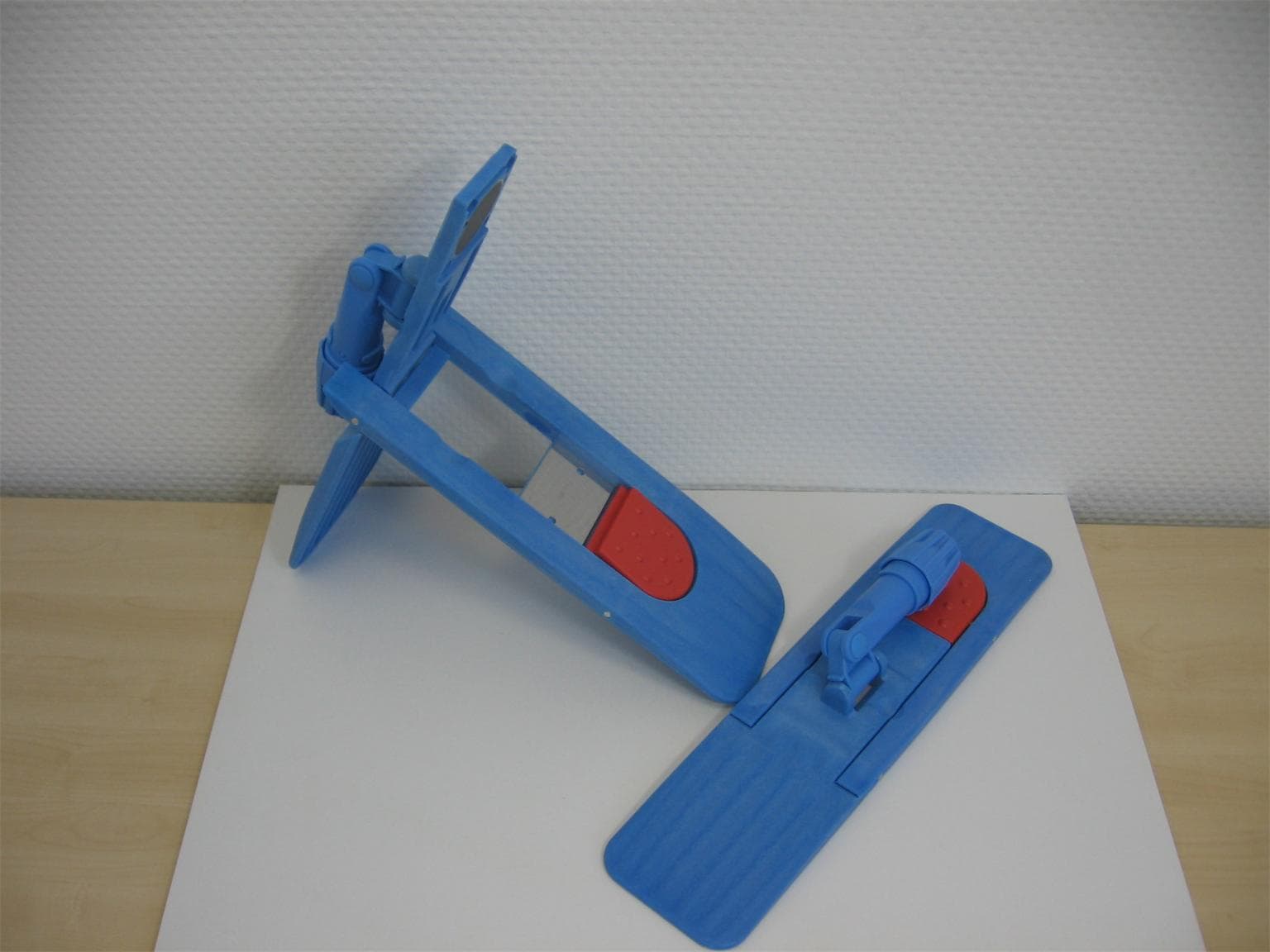 Mopphalter 50 x 13 cm, blau/rot, passend zu Mopp mit Taschen, einfaches Lösen